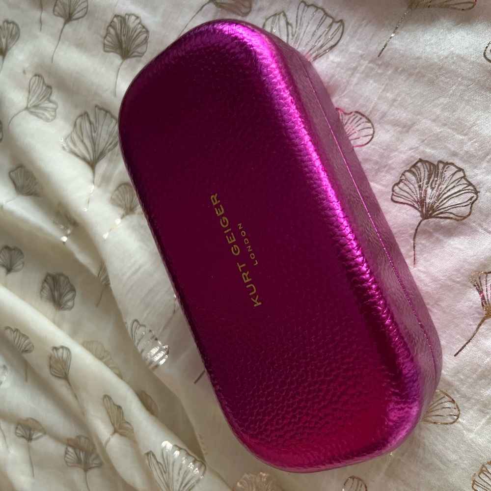 NEW KURT GEIGER HARD SUNGLASSES CASE EYEWEAR CASE - Picture 2 of 8